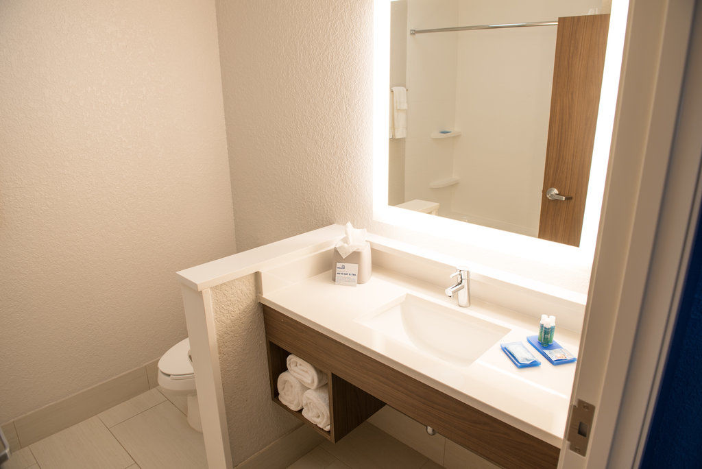 Holiday Inn Express & Suites - Merrillville By Ihg Екстериор снимка