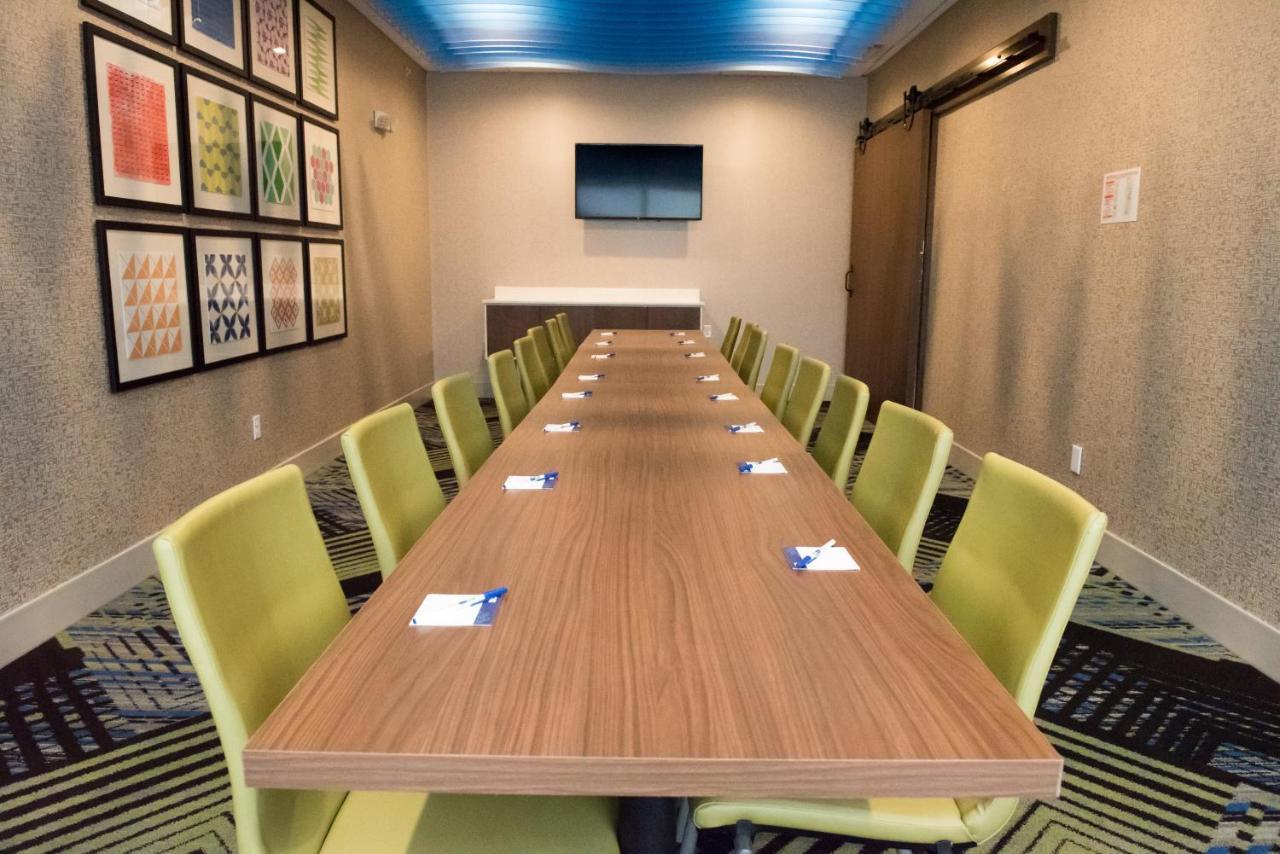 Holiday Inn Express & Suites - Merrillville By Ihg Екстериор снимка