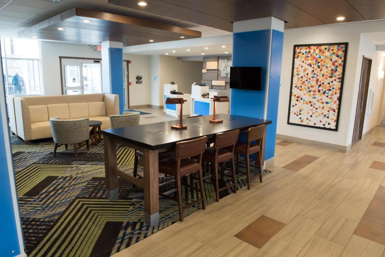 Holiday Inn Express & Suites - Merrillville By Ihg Екстериор снимка